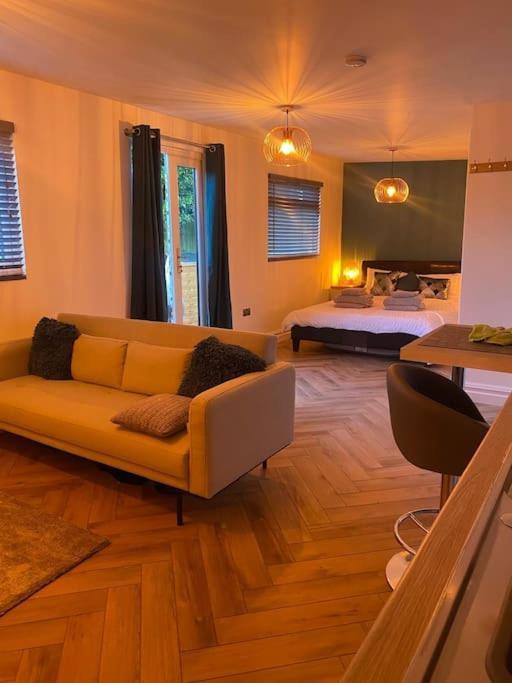 Cozy Cabin With Modern Comforts Wootton  Екстериор снимка